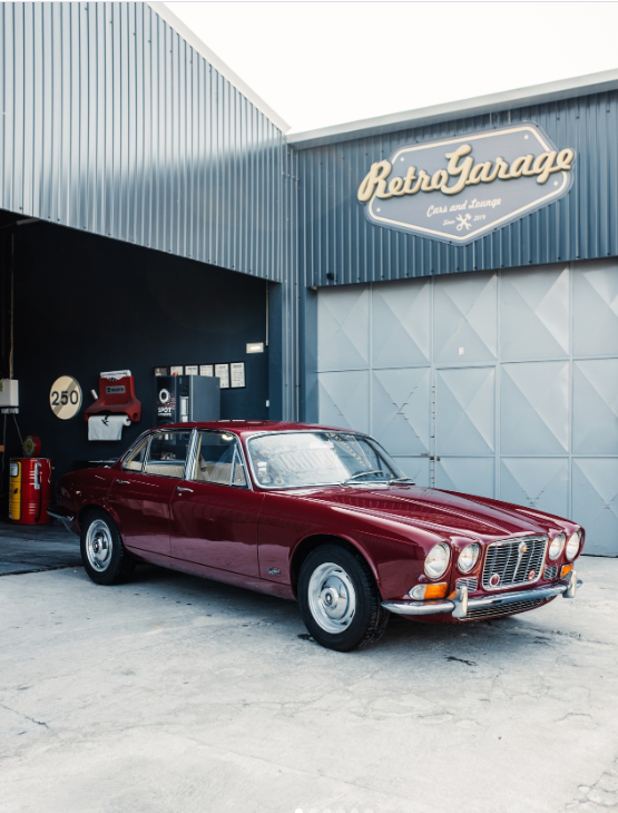 Jaguar clássico restaurado na RetroGarage